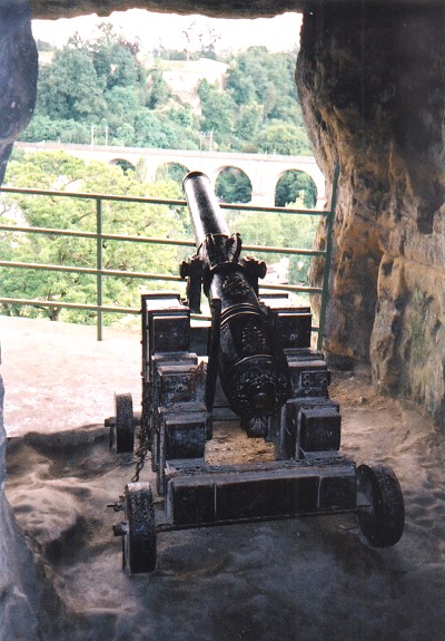 One of the many cannons that once filled the Casemates, pointing out of a gap in the rocks